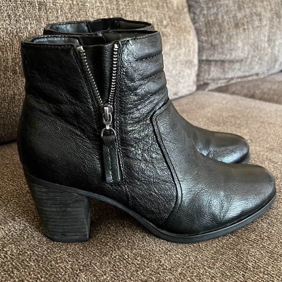 Clarks Black Palma Trina Leather Ankle Boot Bootie 9.5 - Picture 2 of 15